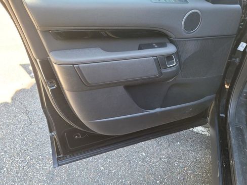 Used 2020 Land Rover Discovery SE image 38