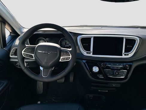 New 2026 Chrysler Pacifica Select image 21