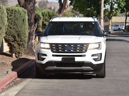 Used 2016 Ford Explorer XLT AWD/4WD image 32