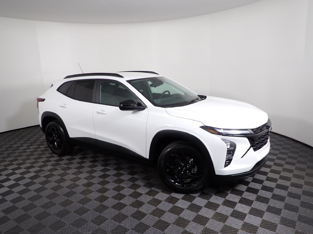 New 2026 Chevrolet Trax LT w/ Midnight Edition FWD image 7