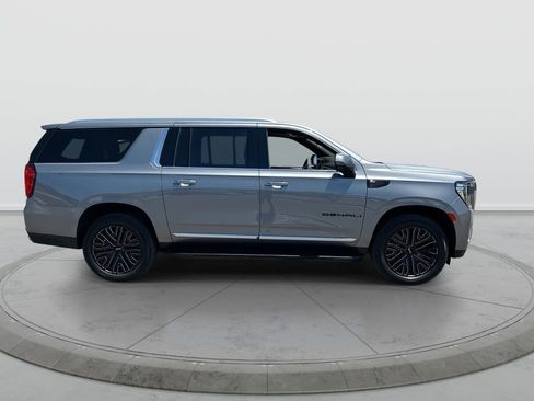 Used 2021 GMC Yukon XL Denali AWD/4WD image 9