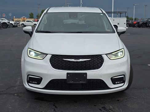 Used 2023 Chrysler Pacifica Touring-L FWD image 53