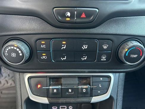 Used 2023 GMC Terrain SLE w/ Elevation Edition FWD image 13