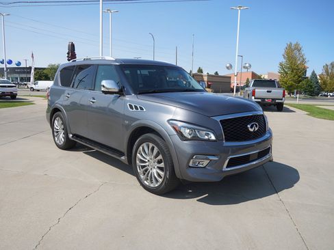 Used 2016 INFINITI QX80 4WD w/ Deluxe Technology Package image 2