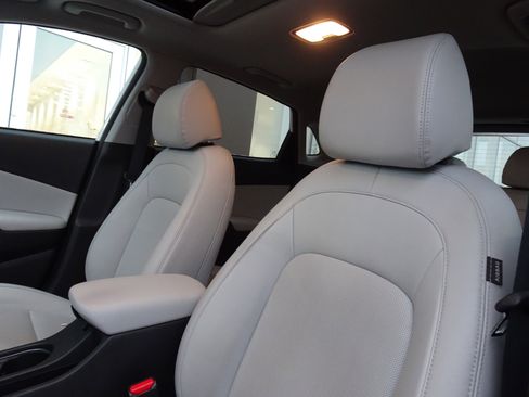 Used 2022 Hyundai Kona Limited image 11