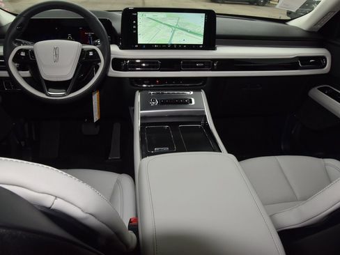 New 2026 Lincoln Aviator AWD image 17