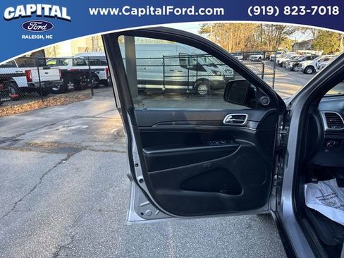 Used 2019 Jeep Grand Cherokee Limited image 19