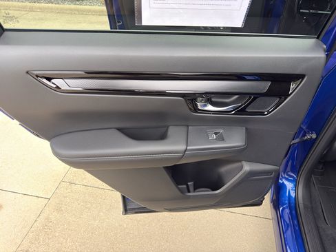 Used 2025 Honda CR-V EX-L image 16