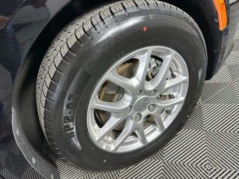 Used 2024 Chrysler Pacifica Touring-L image 25