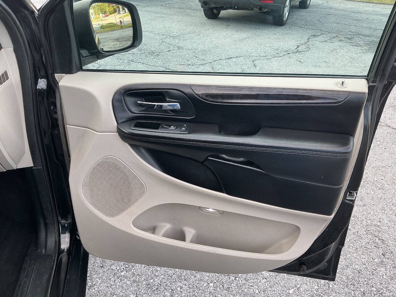 Used 2012 Dodge Grand Caravan SE FWD image 20