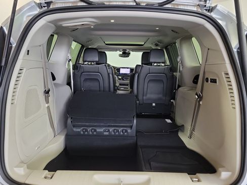 Used 2022 Chrysler Pacifica Limited FWD image 26