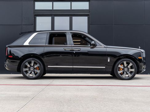 Used 2024 Rolls-Royce Cullinan image 12