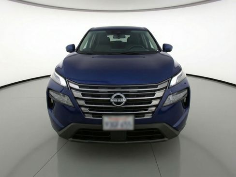 Used 2025 Nissan Rogue SV FWD image 2