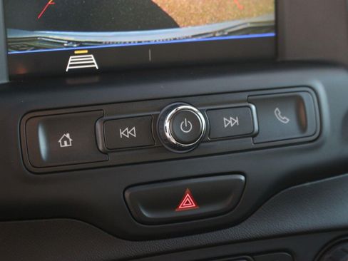 Used 2020 GMC Terrain SLE FWD image 24