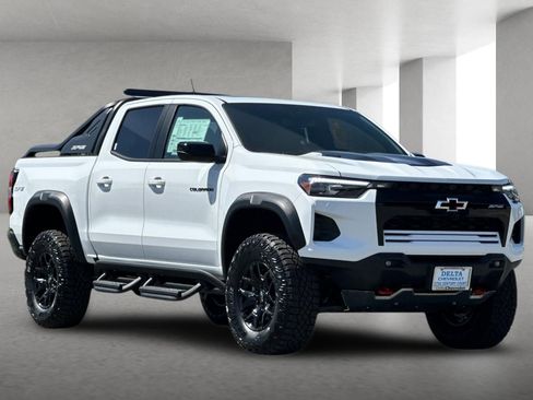 New 2026 Chevrolet Colorado ZR2 w/ Midnight Edition AWD/4WD image 2