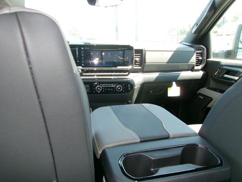 New 2026 Chevrolet Silverado 2500 ZR2 AWD/4WD image 17