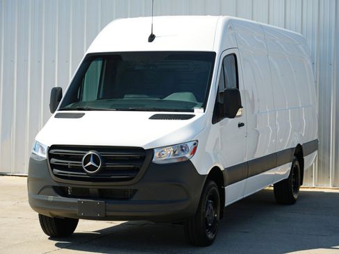 Used 2024 Mercedes-Benz Sprinter 3500 image 35