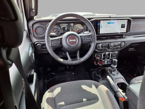 Used 2025 Jeep Wrangler Unlimited Rubicon AWD/4WD image 4