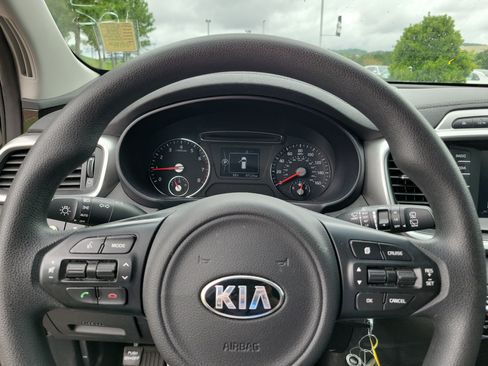 Used 2018 Kia Sorento AWD image 14