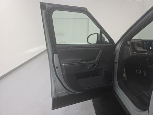 Used 2022 Rivian R1T Adventure AWD/4WD image 16