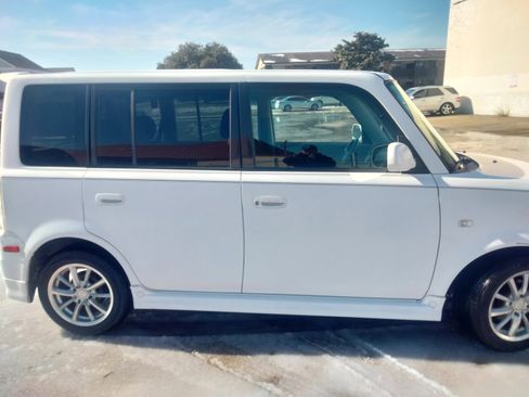 Used 2004 Scion xB image 6