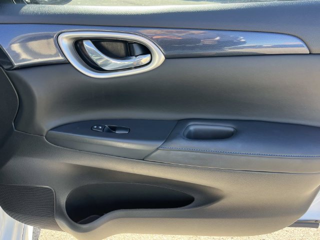 Used 2016 Nissan Sentra SR w/ SR Premium Package FWD image 22