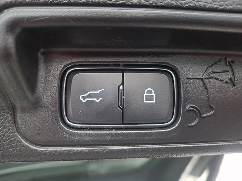 Certified 2021 Ford Explorer XLT w/ Equipment Group 202A image 31