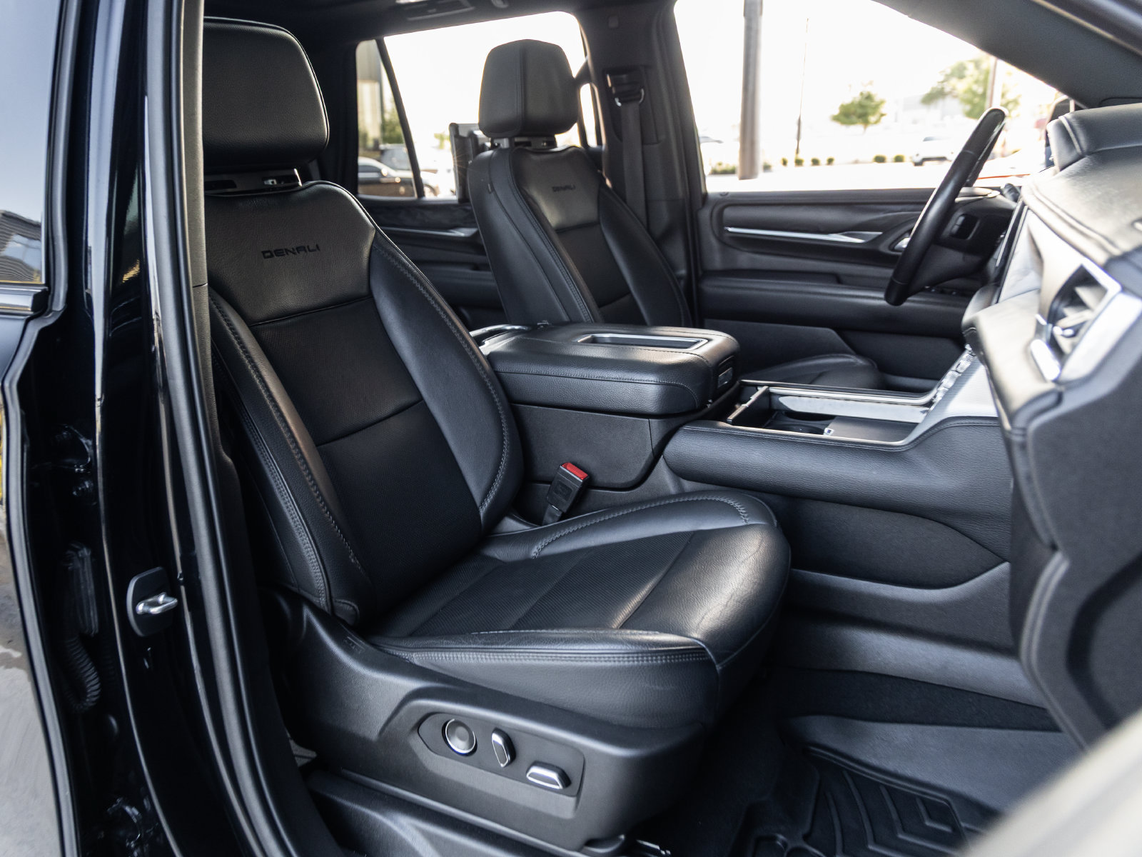 Used 2021 GMC Yukon Denali w/ Denali Premium Package RWD image 41