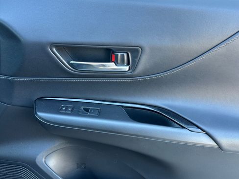 Used 2022 Toyota Venza LE image 21