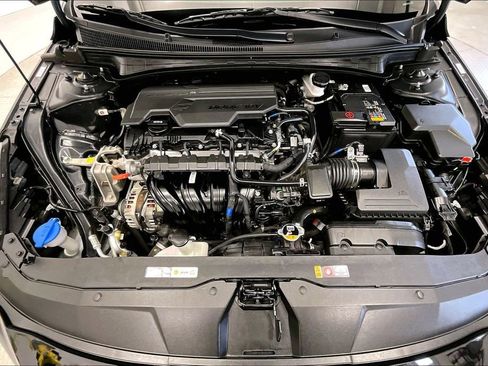 Used 2023 Hyundai Elantra SEL w/ Convenience Package FWD image 9