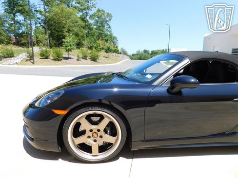 Used 2021 Porsche 718 Boxster image 12