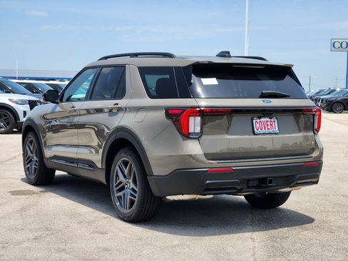 New 2026 Ford Explorer ST-Line w/ ST-Line Street Pack RWD image 5