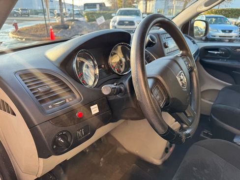 Used 2013 RAM C/V Tradesman image 11