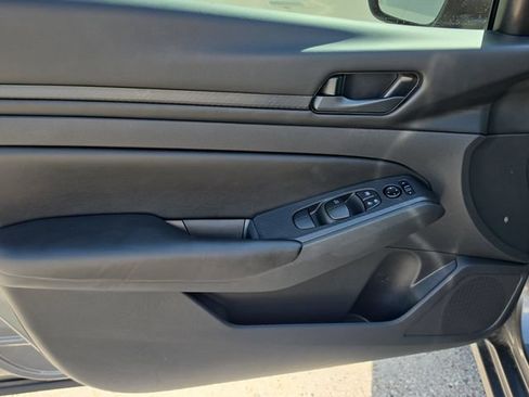 Certified 2025 Nissan Altima 2.5 S FWD image 16