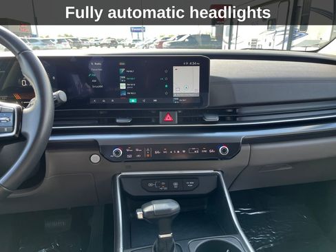 Used 2025 Kia Carnival FWD image 18