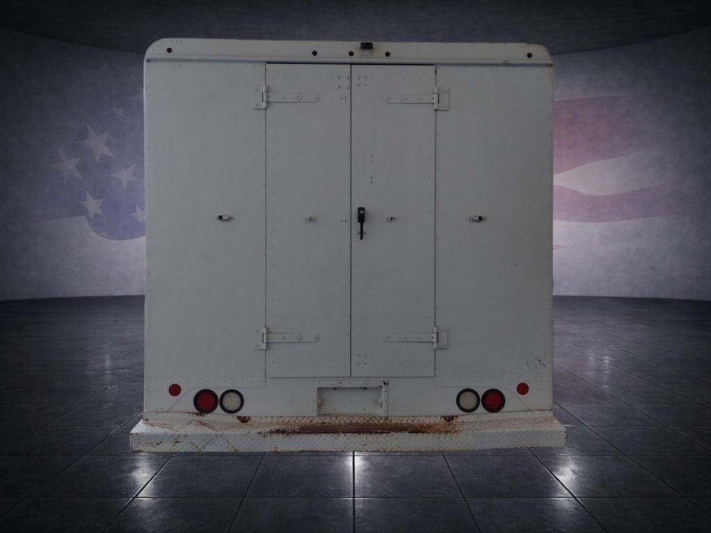 Used 2017 Ford E-350 and Econoline 350 Super Duty w/ A/C Prep Package RWD image 4