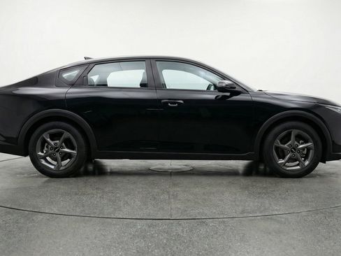 Used 2025 Kia K4 LXS image 11