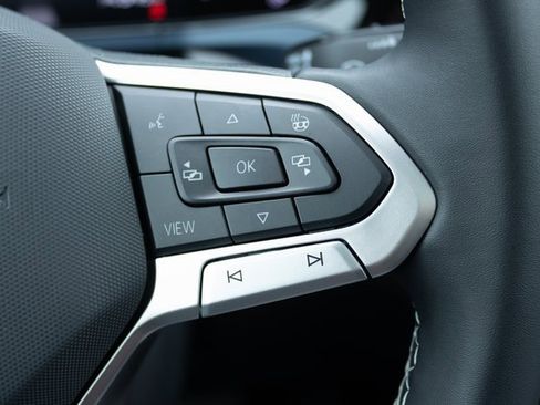 Used 2024 Volkswagen Taos SE image 47