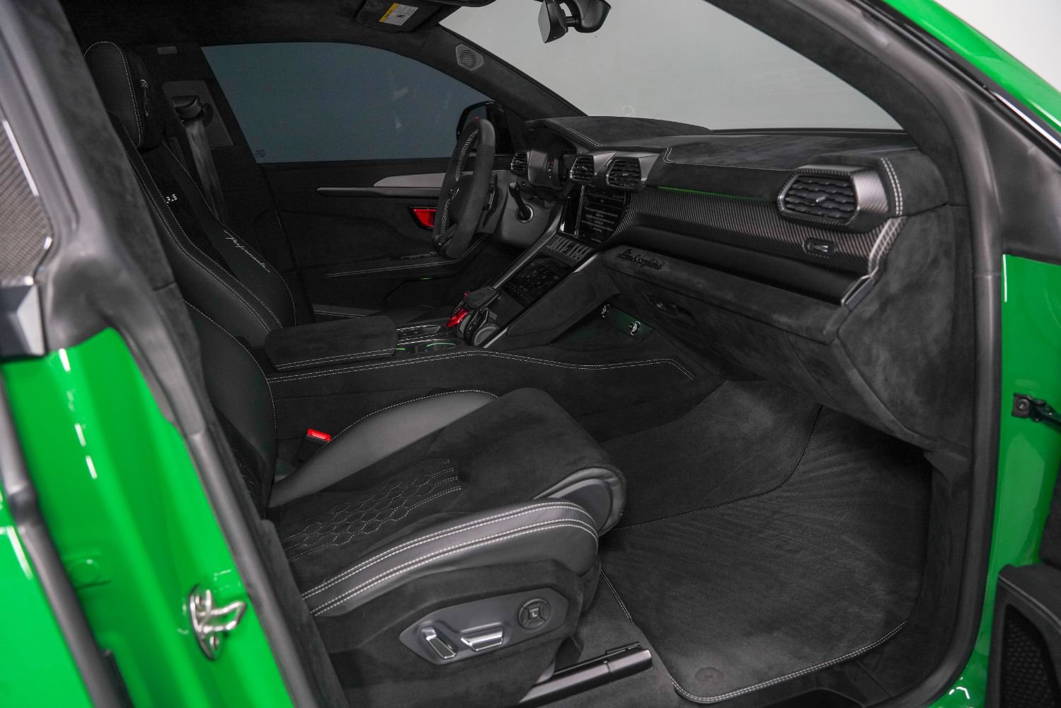 Used 2023 Lamborghini Urus Performante AWD/4WD image 2