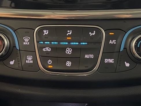 Used 2020 Chevrolet Traverse LT w/ LT Premium Package AWD/4WD image 21