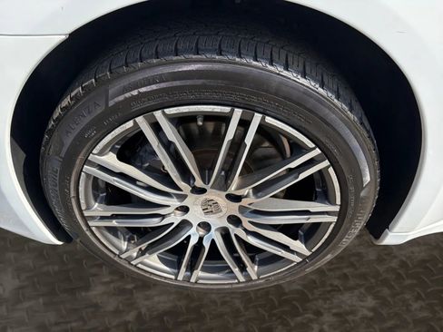 Used 2015 Porsche Panamera 4 image 33