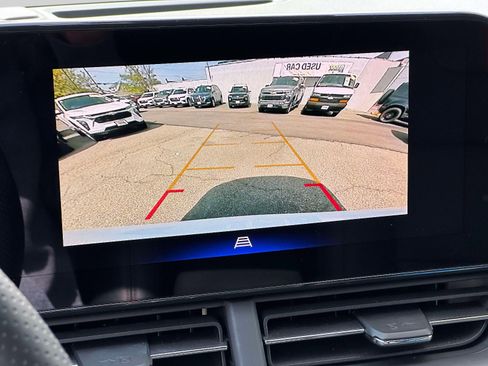 Used 2024 Chevrolet Trax RS FWD image 29