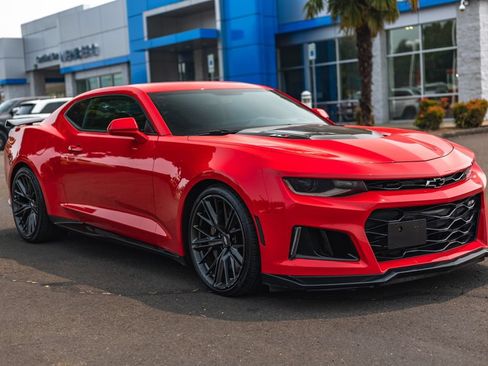 Used 2018 Chevrolet Camaro ZL1 RWD image 7