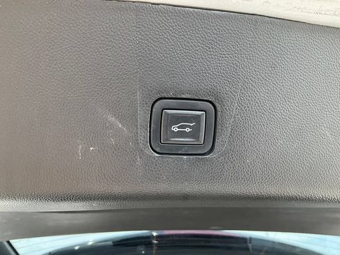 Used 2019 Chevrolet Traverse LT FWD image 17