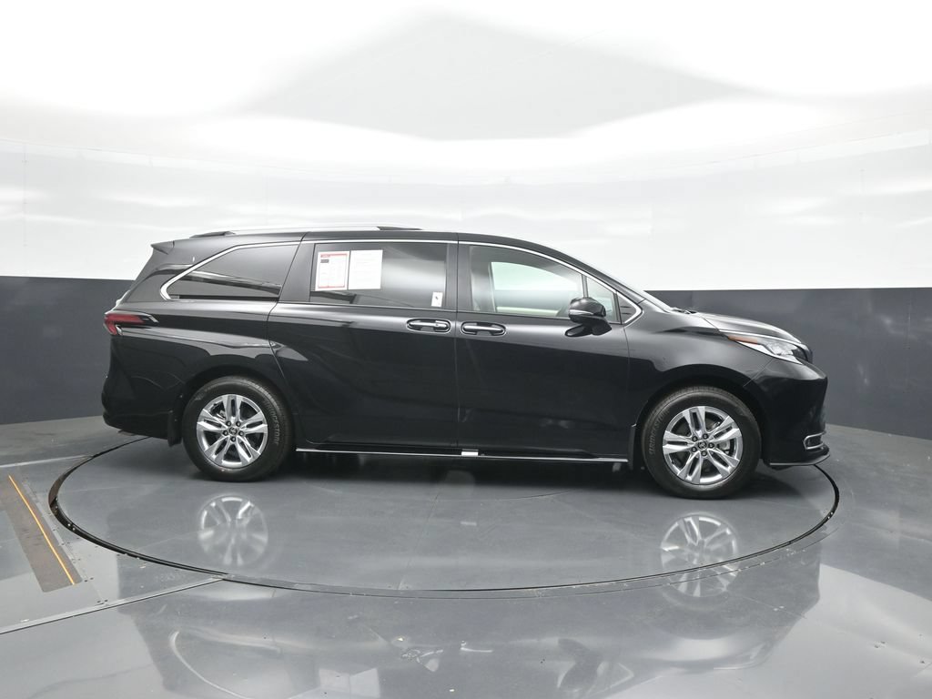 Used 2026 Toyota Sienna Limited FWD image 8