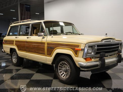 Used 1989 Jeep Grand Wagoneer image 16
