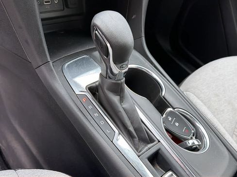 Certified 2022 Chevrolet Equinox LS w/ LS Convenience Package image 12