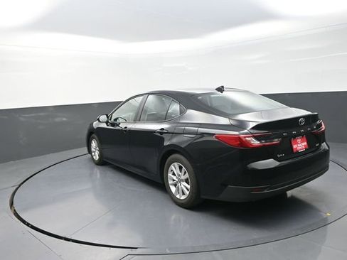 Used 2025 Toyota Camry LE image 54