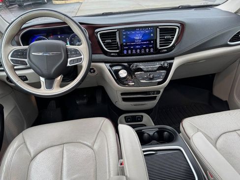 Used 2017 Chrysler Pacifica Limited image 14
