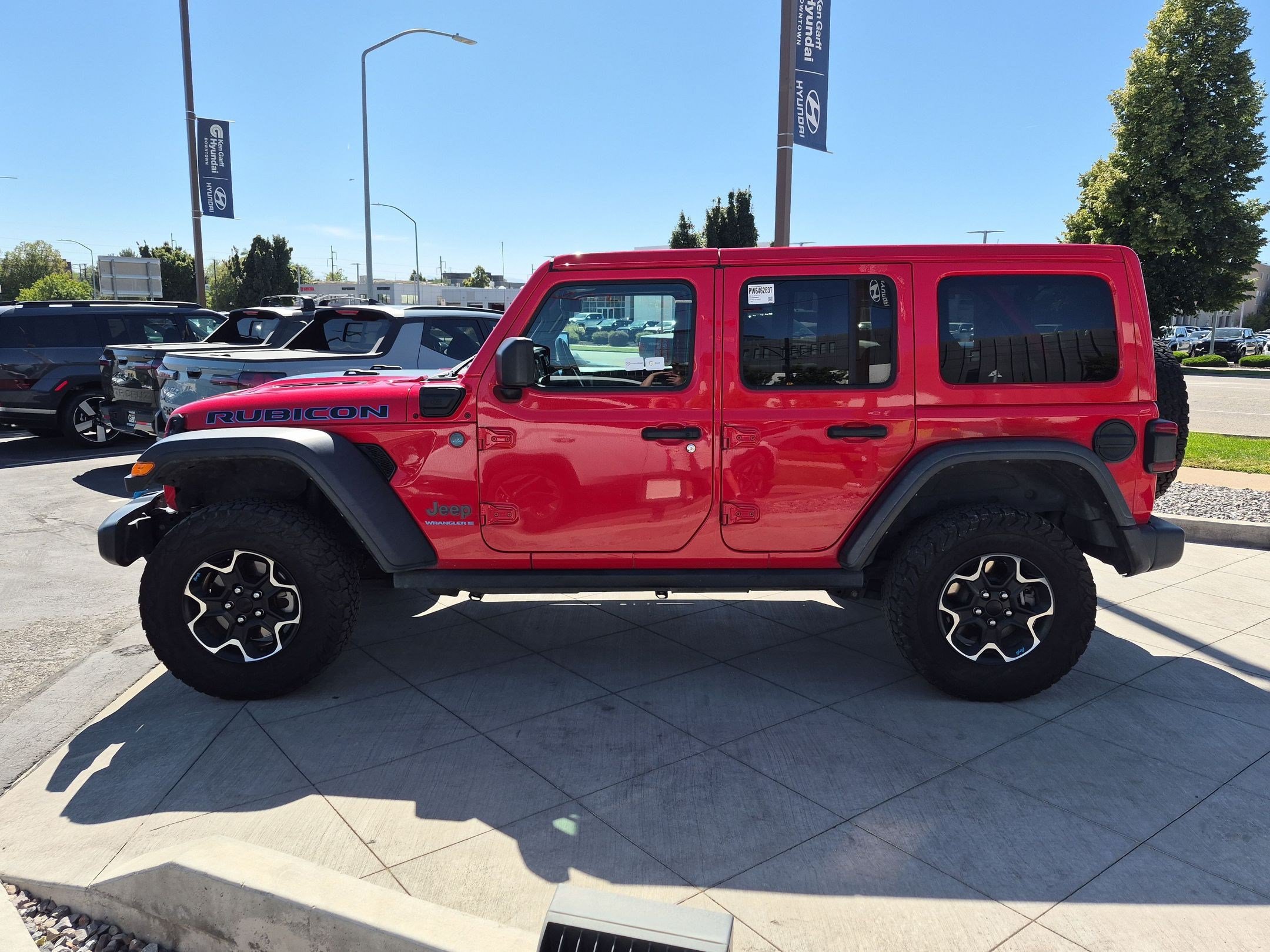 Used 2023 Jeep Wrangler Unlimited Rubicon 4xe w/ Cold Weather Group AWD/4WD image 8